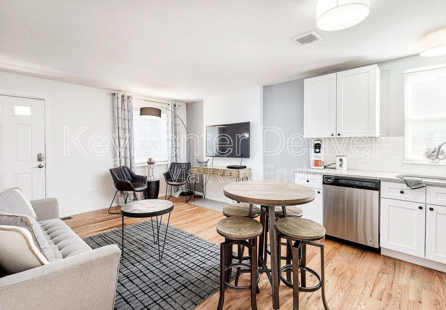 2 bed, 1.0 bath, 738 sqft, $1,675 — Photo 3
