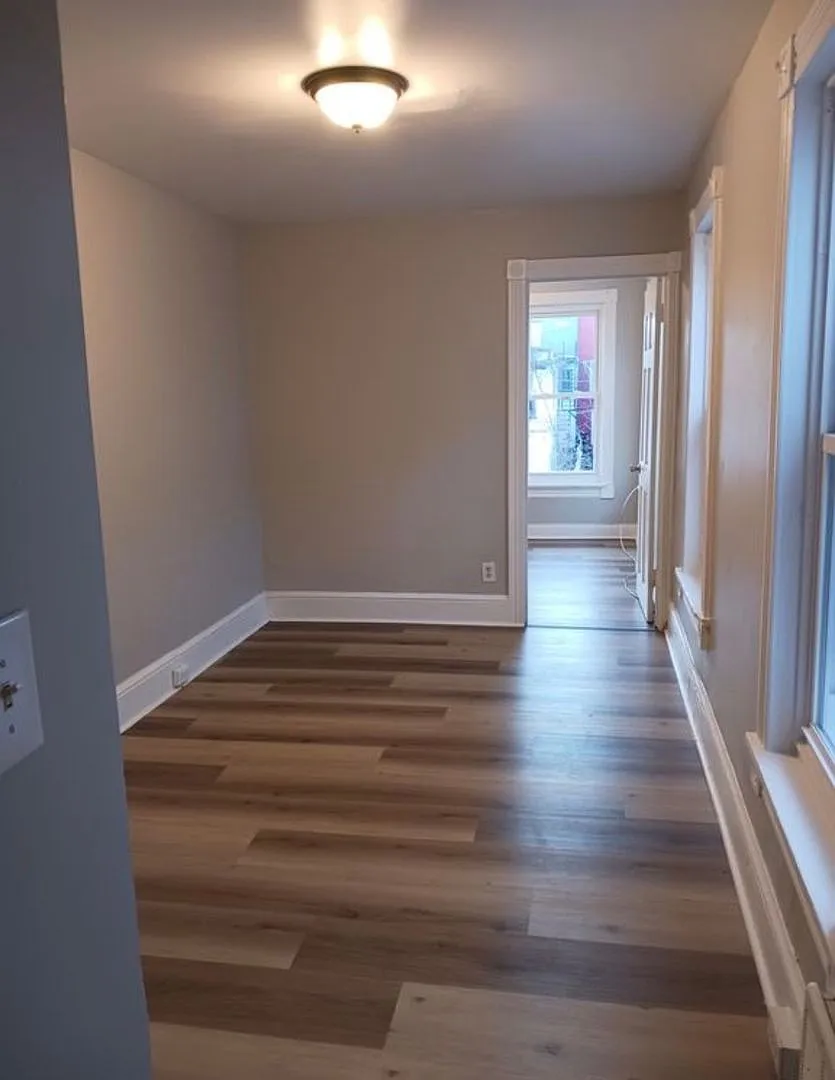 Beautiful 4BR Reading Townhome For Rent — Photo 4