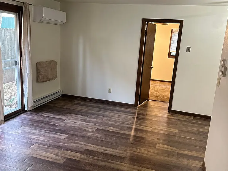 One bedroom apartment with balcony — Photo 15