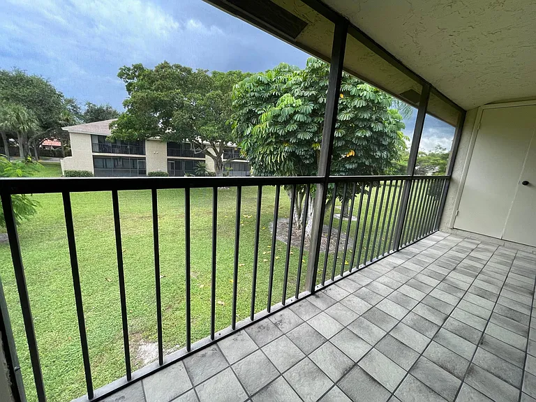 3939 NE 5th Ave #C201 — Photo 10