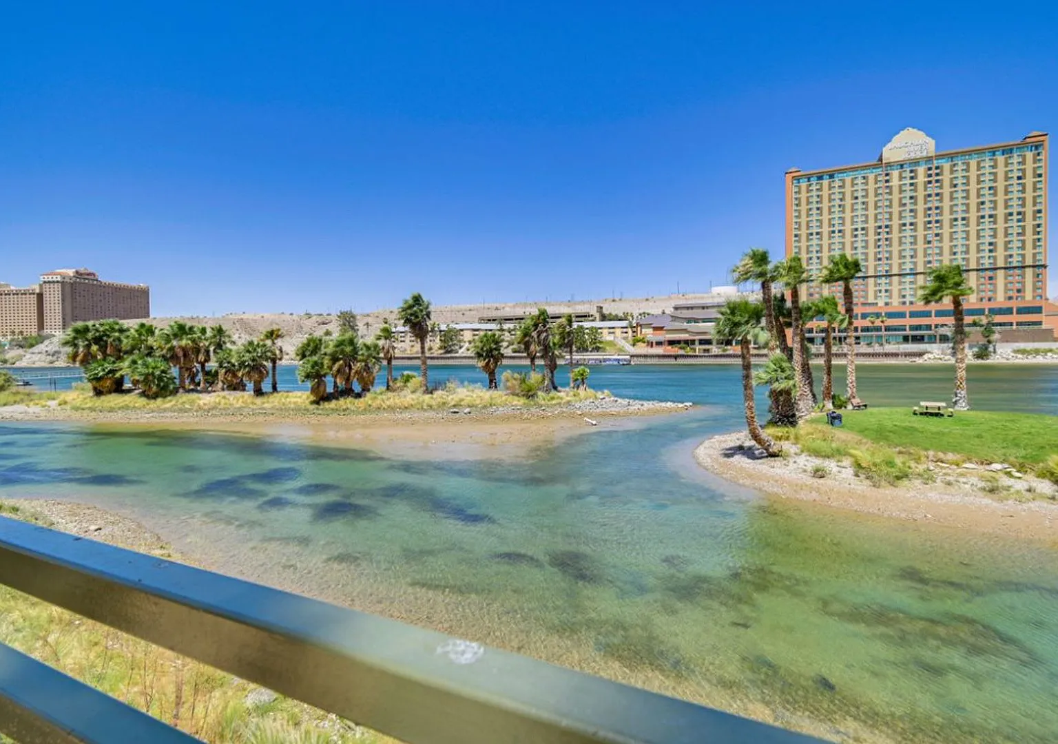 Luxe 3 Bdrm Winter Rental-Colorado Riverfront Condominiums — Photo 2