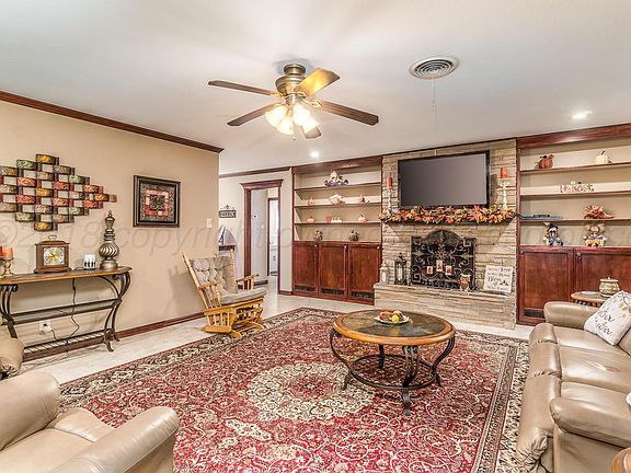 5th image of 1923 Holly Ln