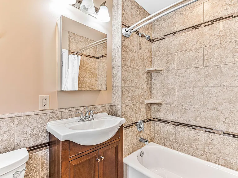 1460 Gaviota Avenue — Photo 13