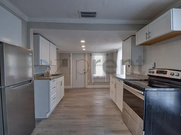 914 23rd St W #B — Photo 10