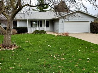 5625 Glen Cove Ct SE, Grand Rapids, MI 49546