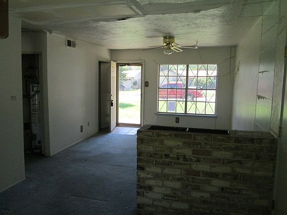 3rd image of 3210 Parker St