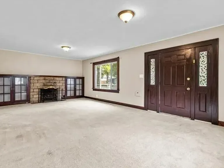 1028 Columbia Ave — Photo 7
