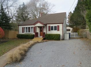 4 Argyle Rd, East Quogue, NY 11942