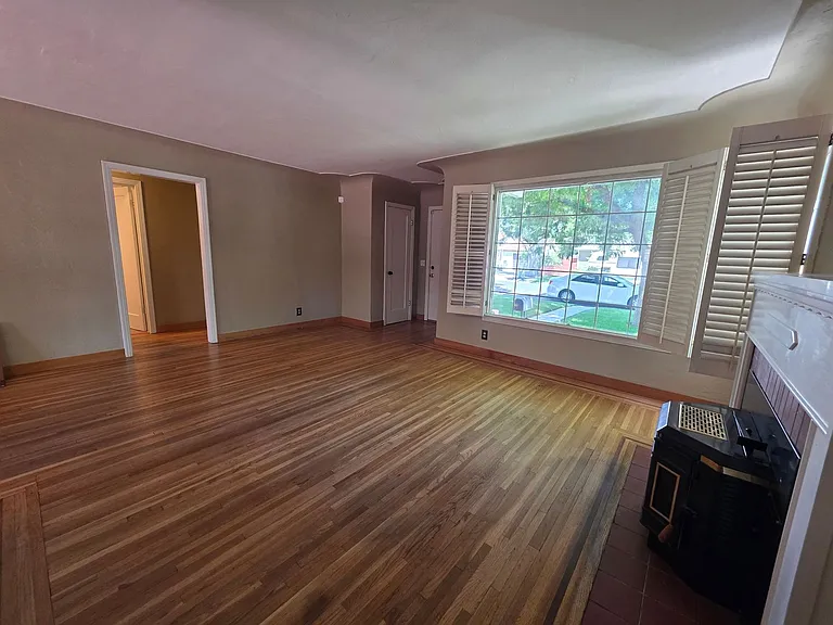 221 Oakshire Ave — Photo 8