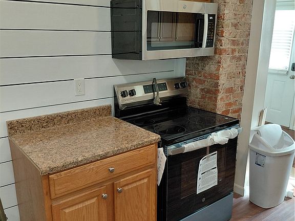 4th image of 1030 Epworth Ave