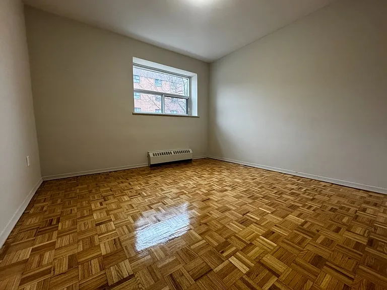 1051 Seneca Ave — Photo 14