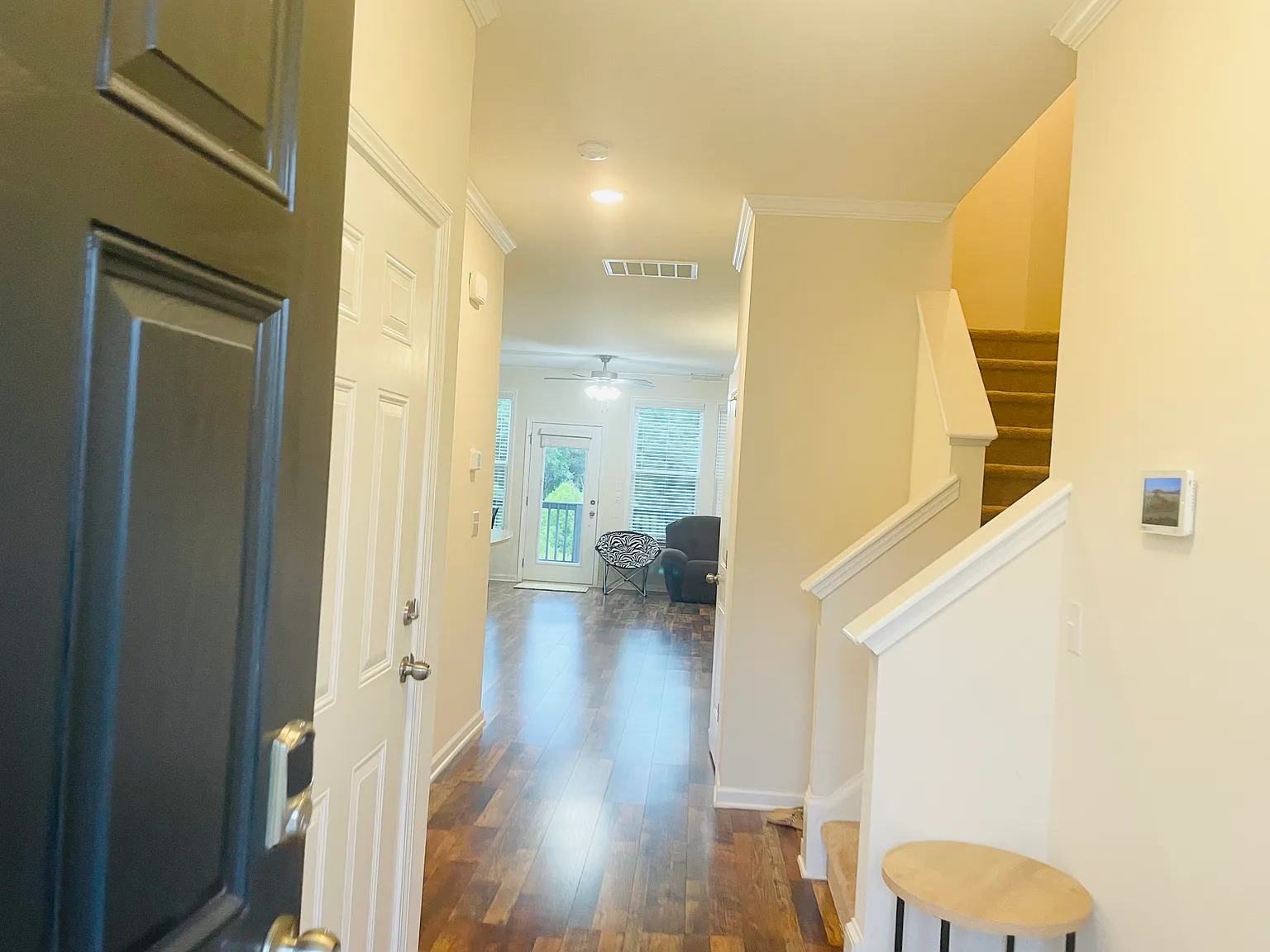 3 bed, 3.5 bath, 2174 sqft, $2,400 — Photo 2