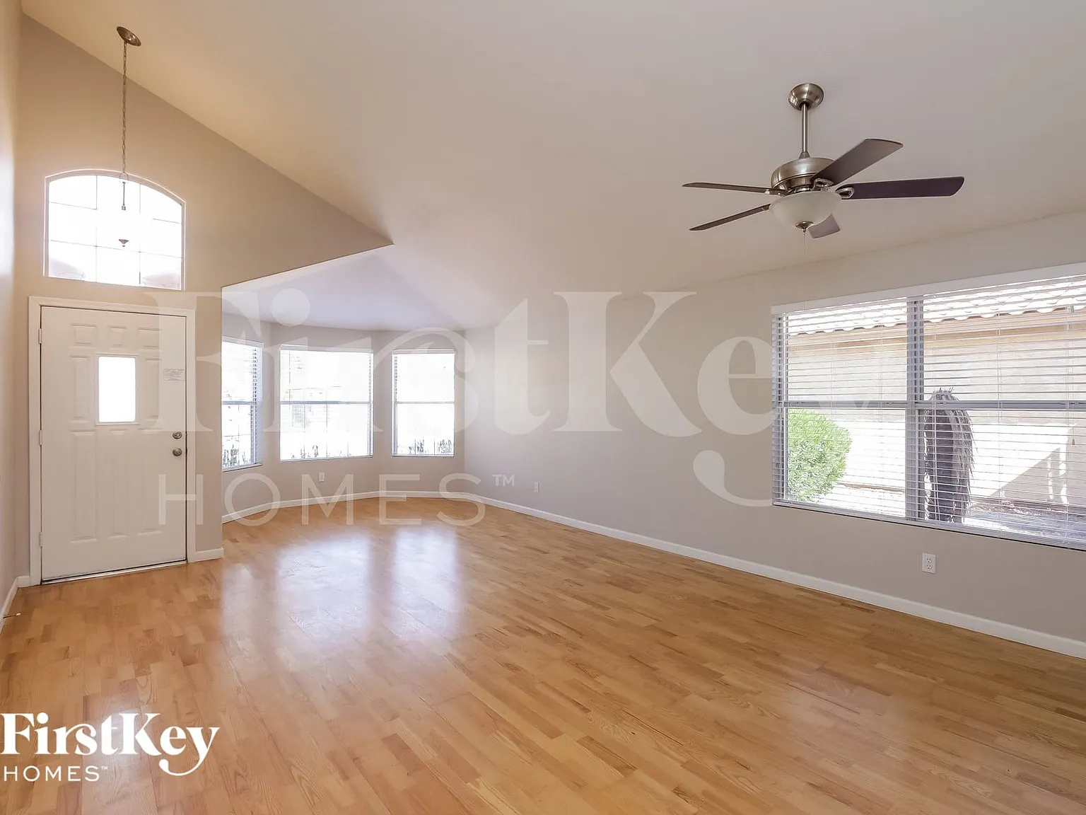 3 bed, 2.0 bath, 1661 sqft, $2,310 — Photo 2
