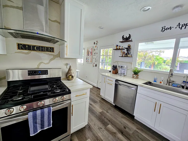 2548 E Wilson Ave — Photo 113