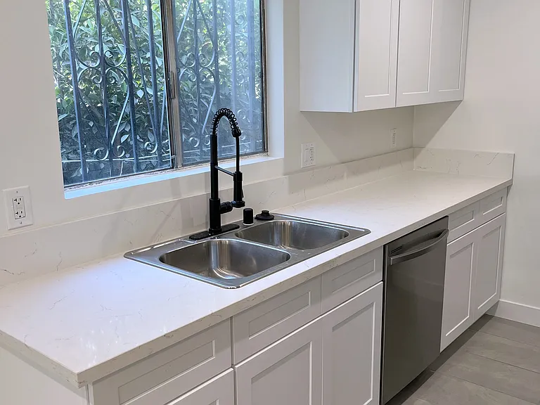 1832 N Wilcox Ave — Photo 11