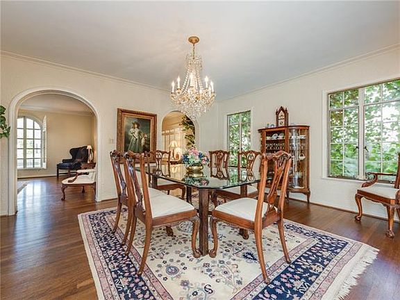 4th image of 4225 Versailles Ave
