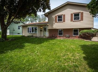 2712 W High St, Davenport, IA 52804