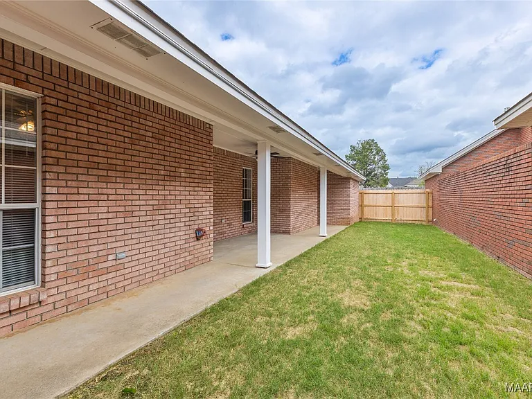 1703 Pebble Creek Dr — Photo 25