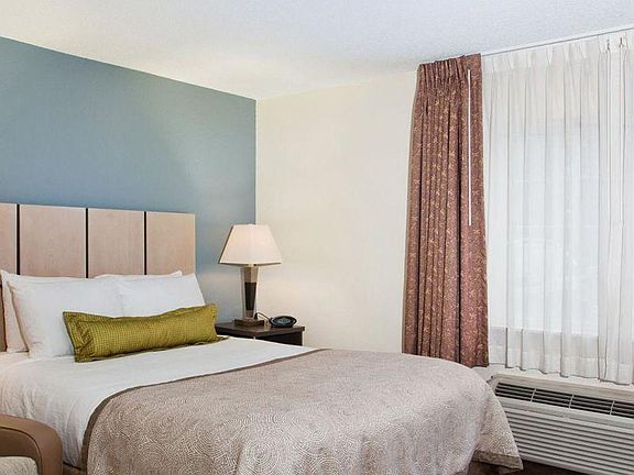 2nd image of 10206 Parkside Dr #04bbcc3c9