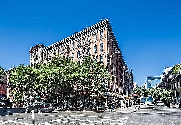 4th image of 36 Saint Marks Pl APT 14