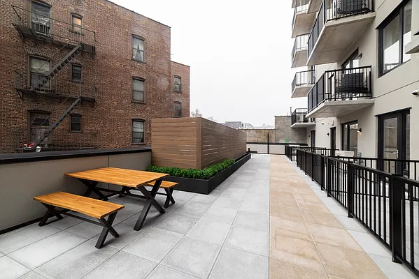 Rented by Key City Capital Inc | media 32