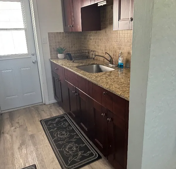 420 SE 9th Ct — Photo 7