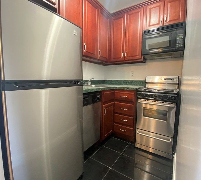 1st image of 525 W 49th St #5G