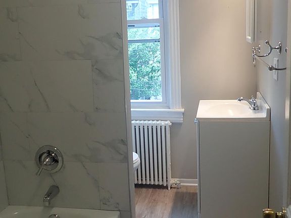 Full bath with tub/shower combo