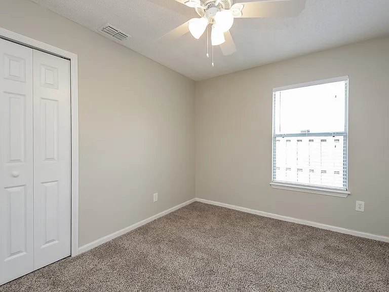 3230 Chantilly Ct — Photo 13