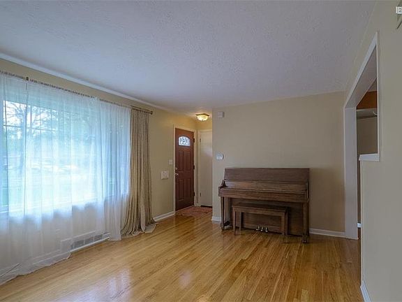 4th image of 7010 Dearborn St