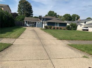 25212 Chase Dr, North Olmsted, OH 44070