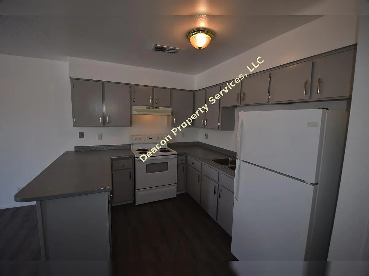 Morris Townhomes — Photo 3
