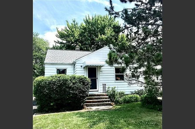 321 E 248th St photo 1