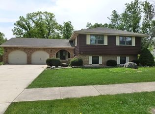 1045 Shannon Dr, Aurora, IL 60505