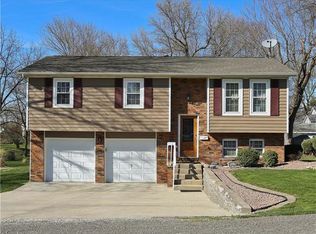 203 Henderson St, Troy, IL 62294