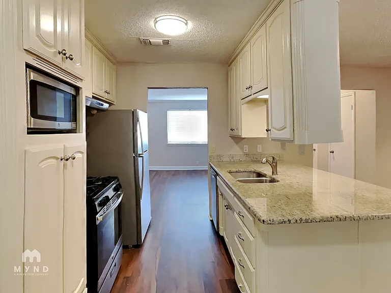 129 NE Michael Dr — Photo 3