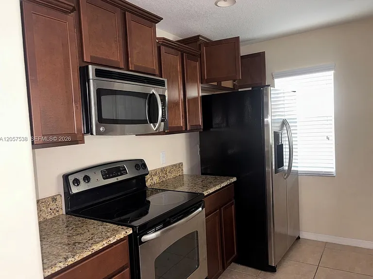 332 Carina Cir #332 — Photo 3
