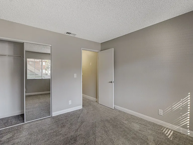 Hidden Cove Apartments — Photo 6