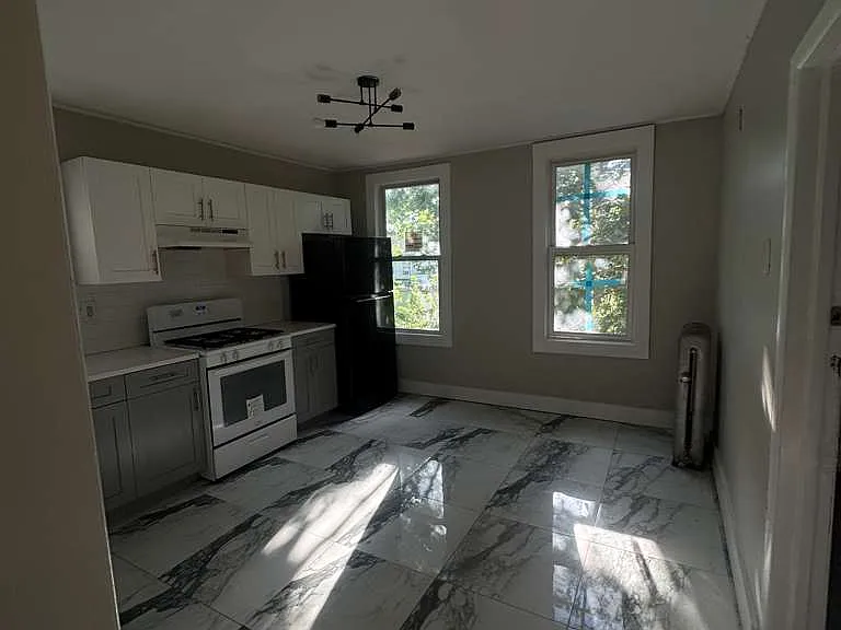 75 Chelsea Ave — Photo 1