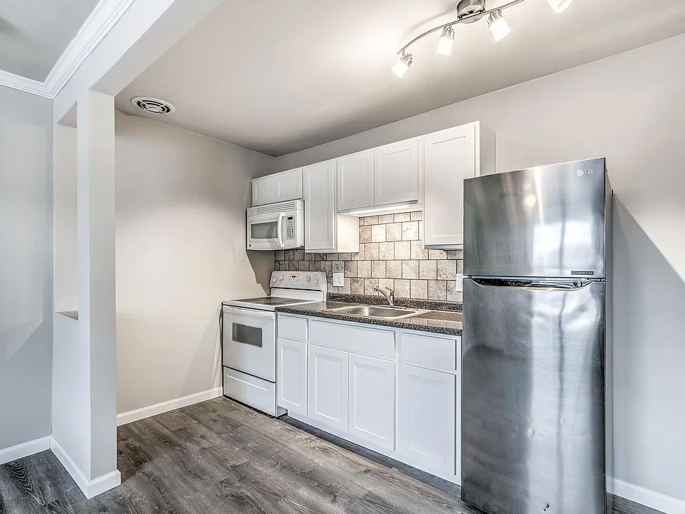 3398 High Ridge Blvd #8