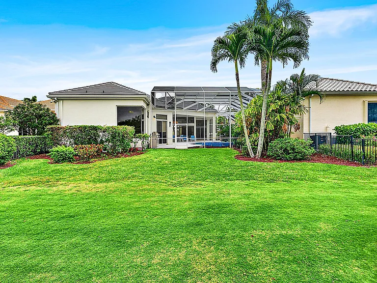 1128 Crystal Dr — Photo 45