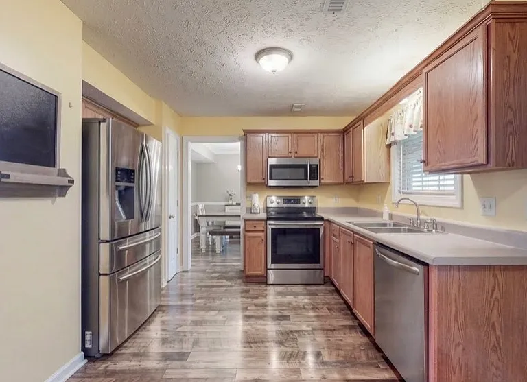904 Bexley Dr — Photo 13