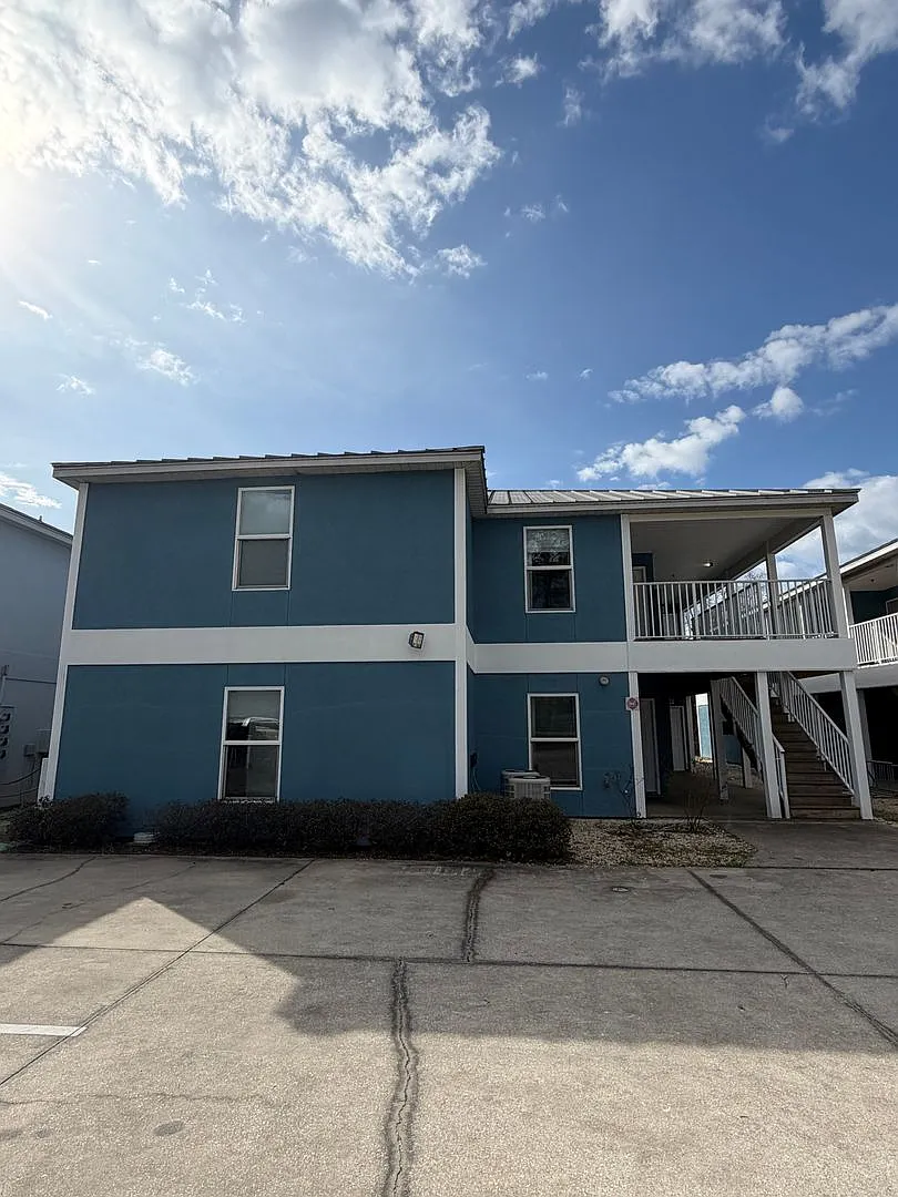 9123 Laird Street — Photo 1