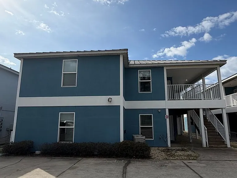 9123 Laird St — Photo 1