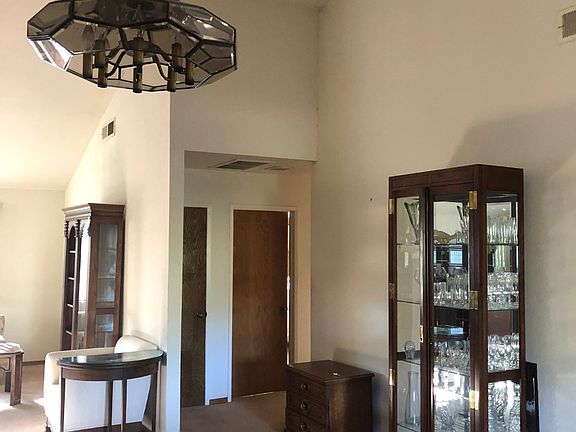 5th image of 2353 Henning Dr