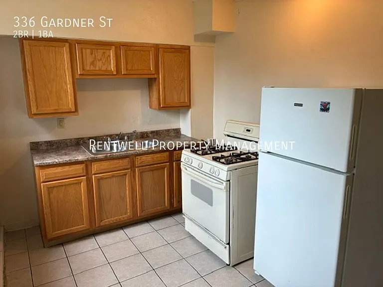 336 Gardner St — Photo 4