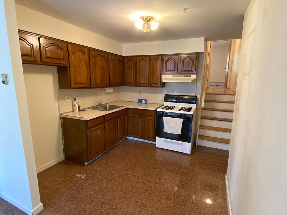 1st image of 221 Bay 35th St Floor 1