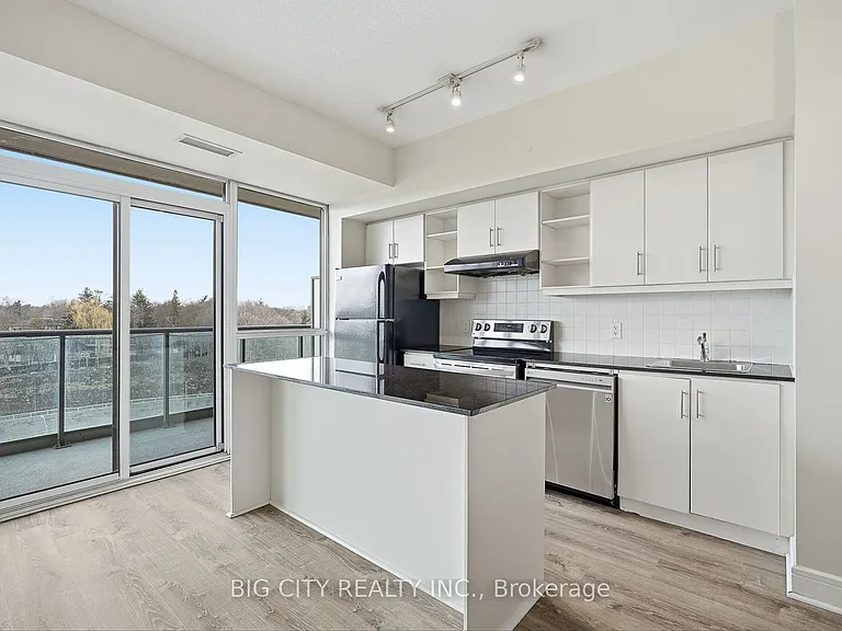 35 Brian Peck Cres #403 — Photo 14