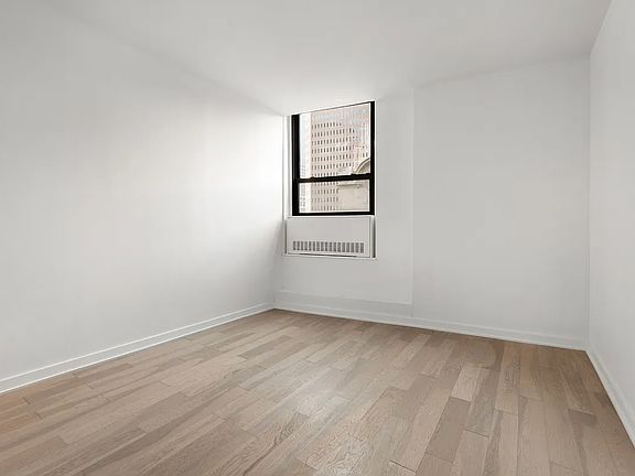 4th image of 3 Hanover Sq APT 11