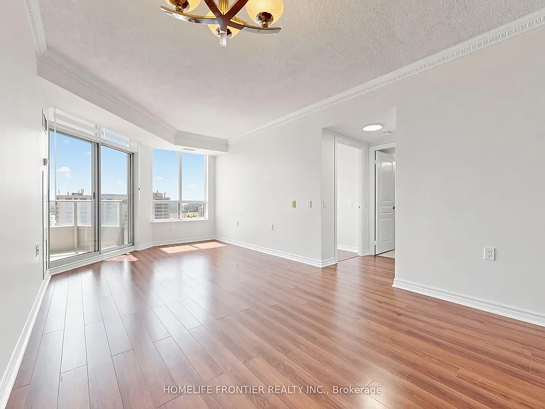 9017 Leslie St #LPH117 — Photo 2